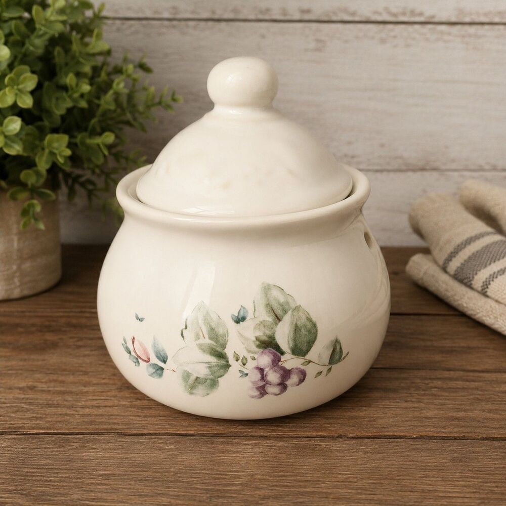 Pfaltzgraff Grapevine Garlic Keeper With Lid Stoneware Kitchen Canister 4.5"
